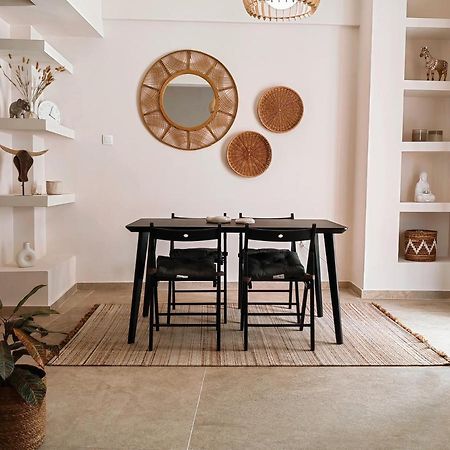 Bohemian Apartment In Central Атина Екстериор снимка