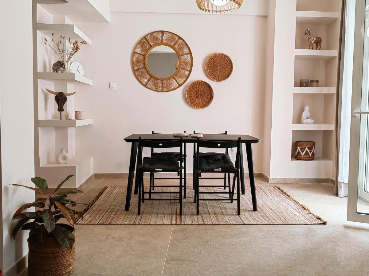 Bohemian Apartment In Central Атина Екстериор снимка