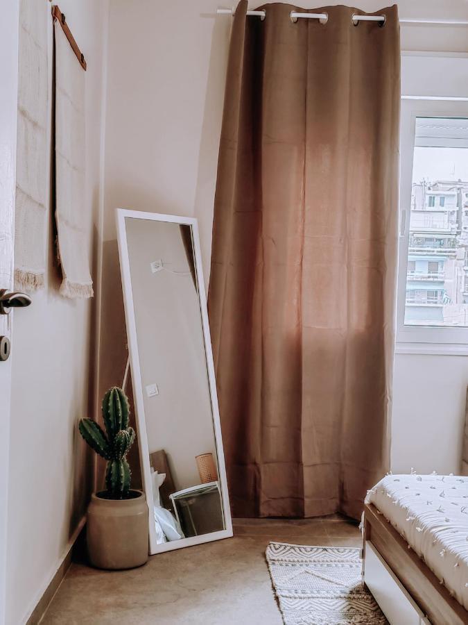 Bohemian Apartment In Central Атина Екстериор снимка