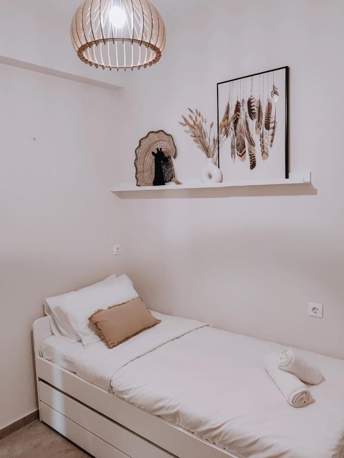 Bohemian Apartment In Central Атина Екстериор снимка