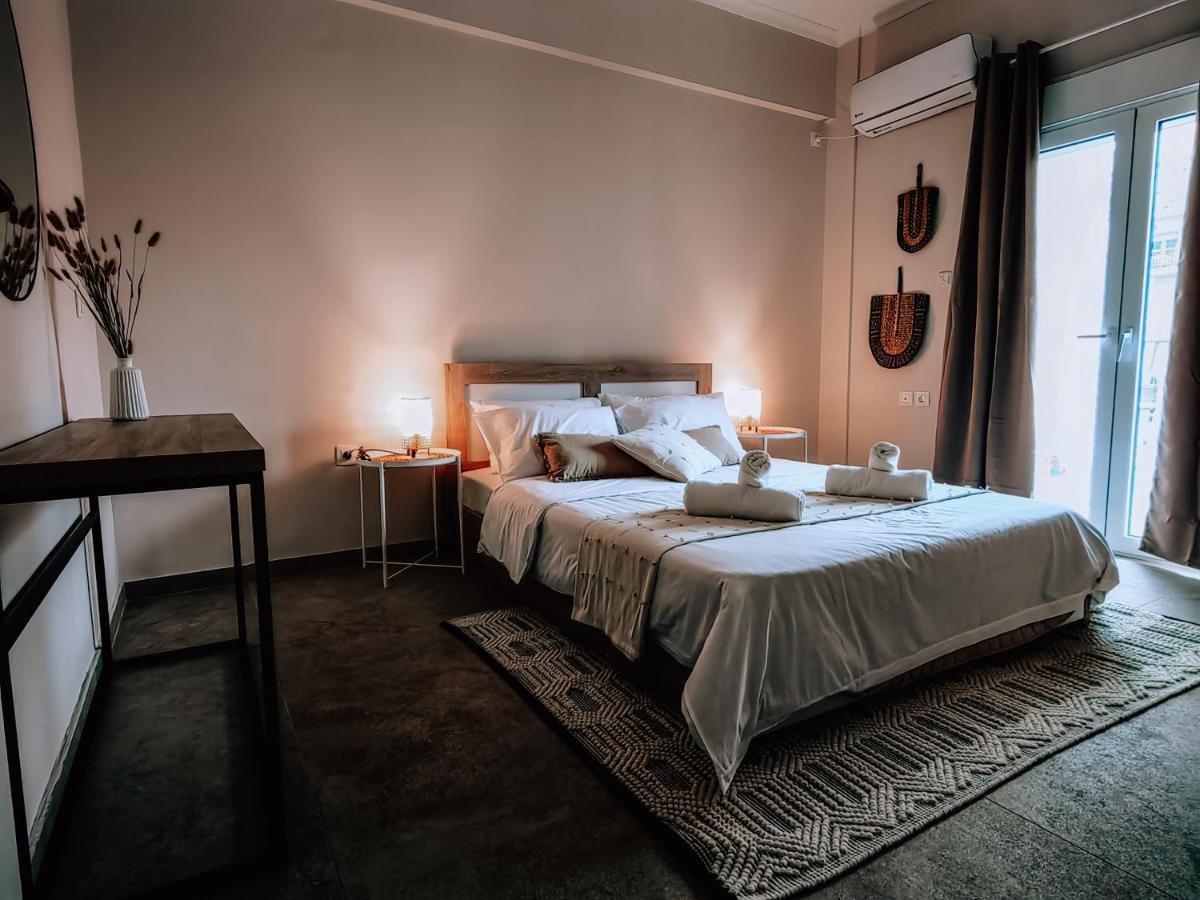 Bohemian Apartment In Central Атина Екстериор снимка