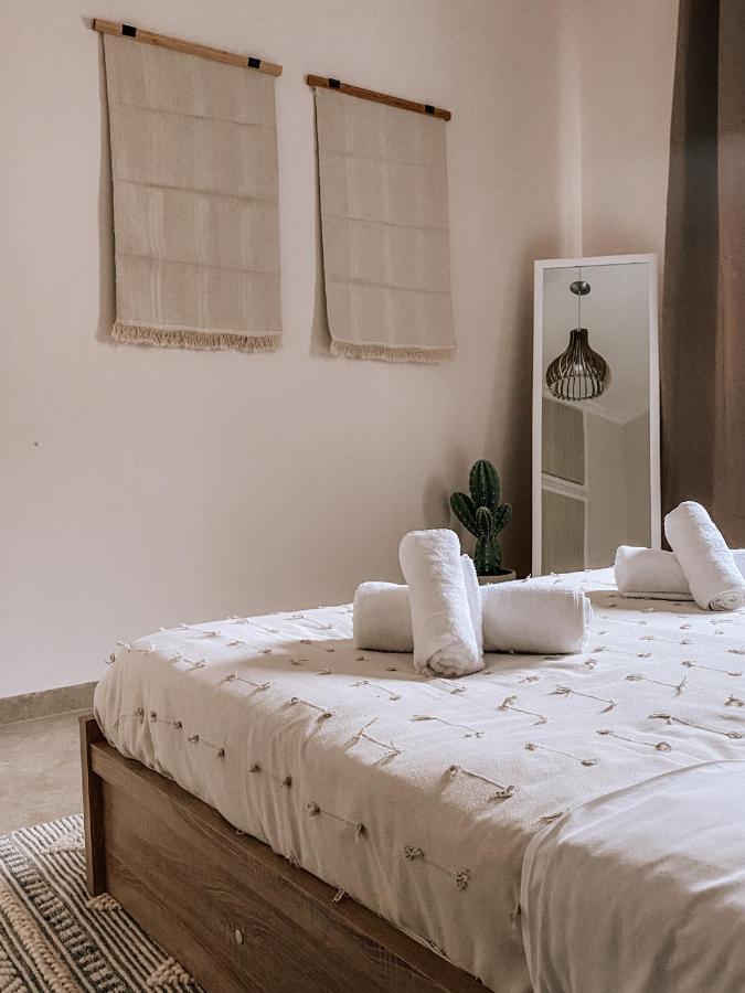 Bohemian Apartment In Central Атина Екстериор снимка