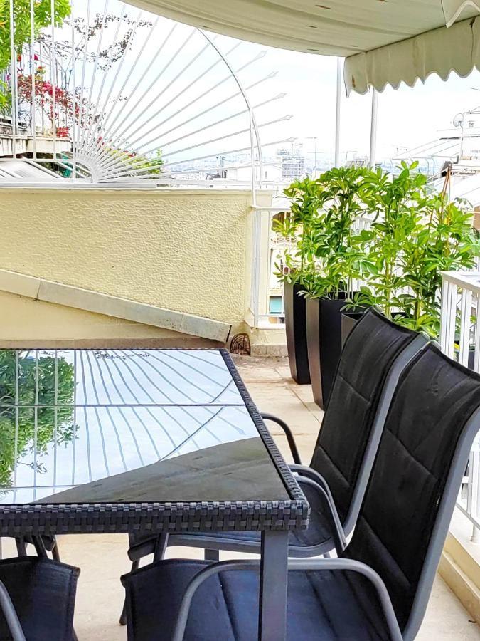 Bohemian Apartment In Central Атина Екстериор снимка
