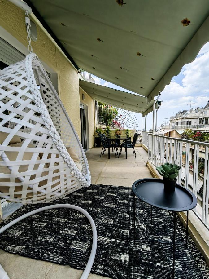 Bohemian Apartment In Central Атина Екстериор снимка